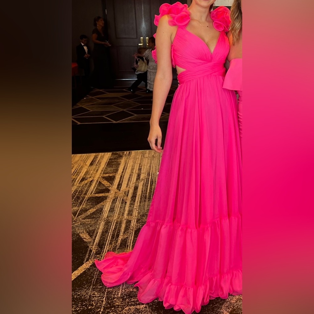 Barbie pink Mac Duggal dresses! 💖